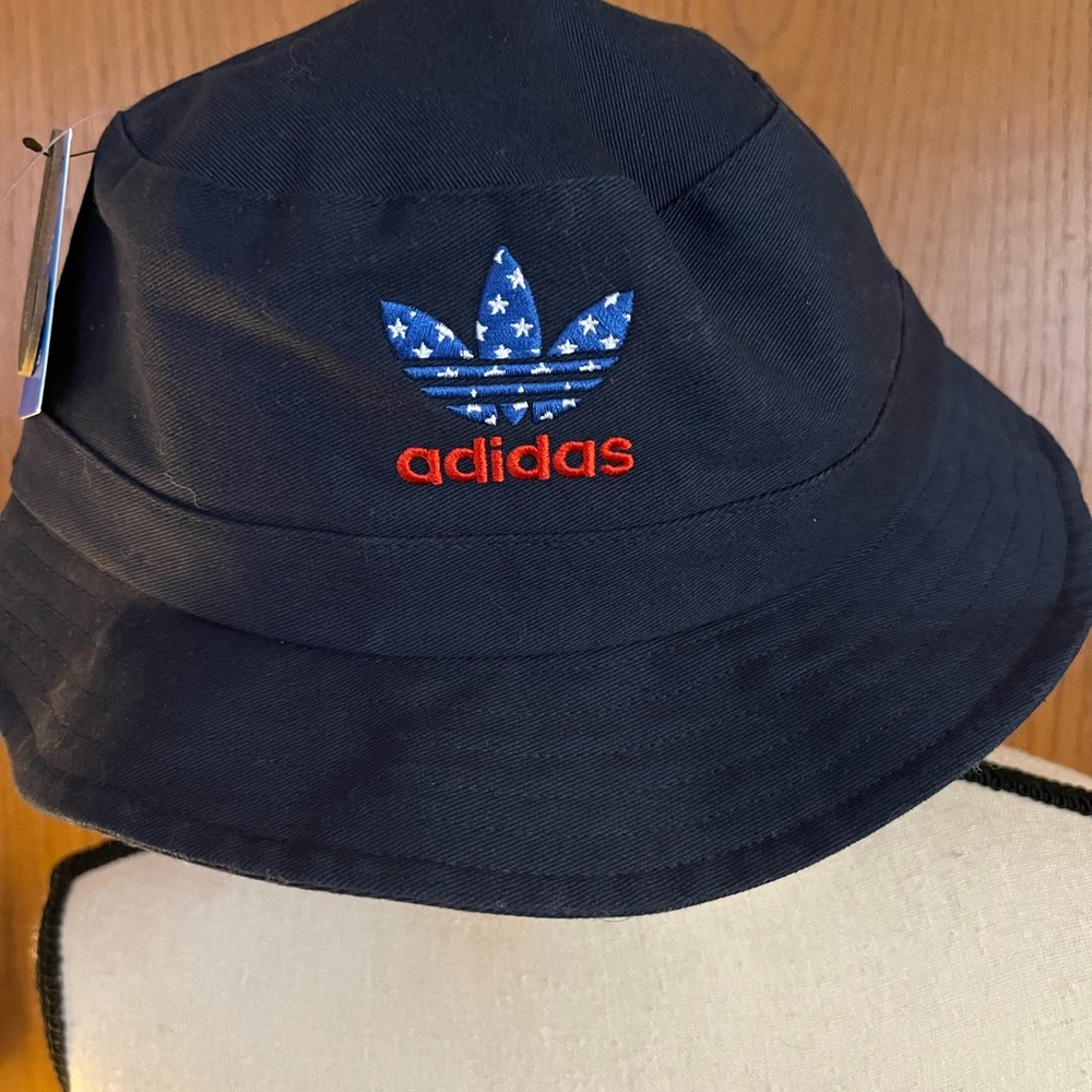 NWT! Women’s Adidas Bucket Hat